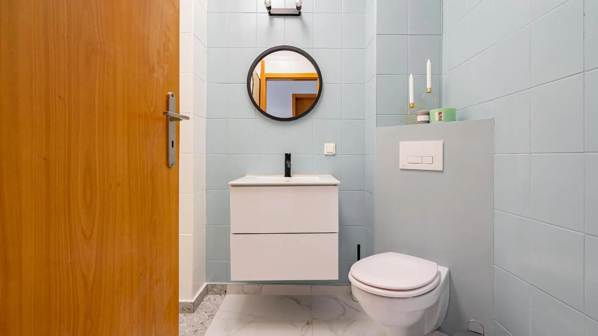 Apartment Sky-High: 15Th Floor Modern Accommodation In Doamna Ghica Area Bucharest